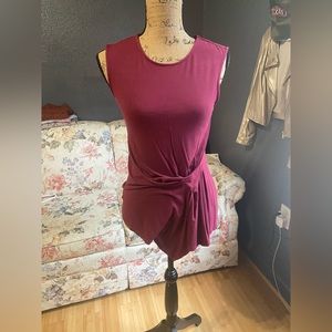 Burgundy front knot sleeveless top